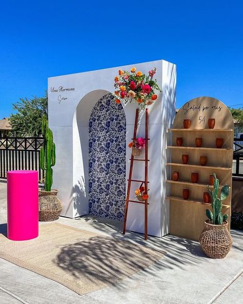 Simple Designs on Instagram: "Mexico en la piel ❤️  Decor  @simpledesigns.rent  Rentals @simpledesigns.rent  Florist @wildpartycreations  Shelf backdrop @wildpartycreations  Cactus @karens_decoration   #mexicanparty#mexicanart#3dbackground#talaveramexicana#talavera#decorevent#visaliacalifornia#eventplanner#decoration" Talavera Party Backdrop, Mexican Birthday Backdrop, Talavera Backdrop, Ranchero Theme Party, Bridal Shower Mexican Theme, Talavera Party Decoration, Classy Mexican Wedding, Wedding Ideas Decoracion, Boda Mexicana Ideas Decoracion