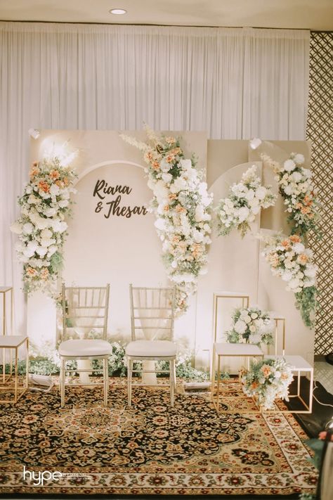 Wedding Backdrop Design Simple, Indoor Wedding Decorations, Engagement Themes, Photo Booth Backdrop Wedding, Wedding Stage Backdrop, Minimalist Wedding Decor, Wedding Background Decoration, Wedding Photoshoot Props, Diy Wedding Backdrop