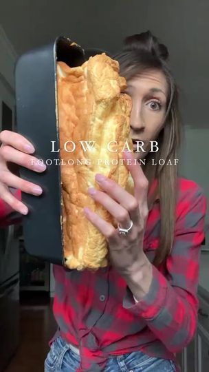 309K views · 2.3K reactions | FOOTLONG EGG WHITE BREAD that's low carb, keto, high in protein, and perfect for a footlong sammy or simply just toasting with a smear of butter! If you ever wanted to eat a giant loaf of bread the size of your head, I have solved your problem. LOL - Honestly I just needed an excuse to use my new footlong bread pan Haha - Low carb - Keto friendly - Grain free - Gluten free - High in protein - PERFECT for game day! Check out myIG for other recipes and follow for more! *Ingredients and measurements are listed in the video. Mix egg white powder and water until stiff peaks form, then gently fold in greek yogurt. Transfer into a footlong bread pan (or any bread pan) and bake at 350 F for about 40 minutes. #eggwhitebread #cottagecheesebread #yogurtbread #ketobread # Egg White Bread, Keto Almond Bread, Greek Yogurt Bread, Egg White Powder, Low Calorie Bread, Egg White Recipes, Yogurt Bread, Keto Banana Bread, Lowest Carb Bread Recipe