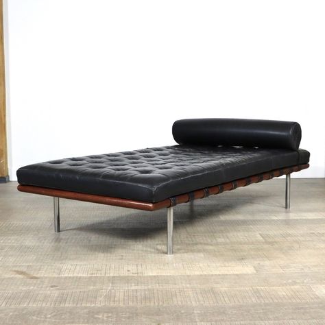 Listed on VNTG.com: Vintage Knoll Barcelona daybed by Ludwig Mies van der Rohe | #vntg #vintage Couch Sketch, Barcelona Couch, Barcelona Daybed, Ludwig Mies Van Der Rohe, Van Der Rohe, Mies Van Der Rohe, Barcelona Chair, Daybed, Chair And Ottoman