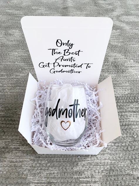 Godparent Request Ideas, Godparent Request, Diy Valentines Day Gifts For Him, Godmother Proposal, W Design, Godparent Gifts, Best Aunt, Godmother Gifts, Valentines Day Gifts For Him