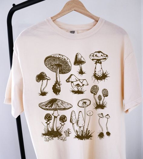 Vintage Mushroom Shirt ⭐ Welcome to K & K Custom Tees! ⭐  - Indulge in pure comfort with our Comfort Colors Shirt. Soft, relaxed, and available in a variety of colors! ⭐SHIRT DETAILS⭐  -High Quality fabric  -100% ring-spun US cotton -Designed and printed in the USA  ⭐ PLEASE NOTE ⭐ -For an oversized look, we suggest to size up 1-2 sizes. These shirts run like standard unisex tees. Please see size chart for a more fitted look!  -Colors may vary based on your monitor or screen display! ⭐CARE INSTR Cottage Core Tshirt, Cottagecore Store, Nils Style, Screen Print Tshirt, Bleach Painting, Mushroom Tshirt, Screen Printed Shirts, Mushroom T Shirt, Mushroom Shirt