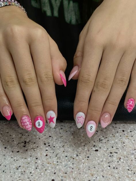 Nails Inspo Simple Design, Nail Inspiration Short Almond, Nail Inspo Not French Tip, Pink Accent Nail Ideas, Pink Nails Blooming Gel, Grad Picture Nails, Simple Nail Ideas For Beginners, 8 Ball Nails Pink, Blooming Gel French Tip Nails