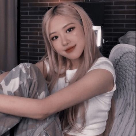 Rosé Angel Wings, Wings Aesthetic, Rosé Angel, Lisa Icon, Jennie Rose, Blackpink Edit, Rose Blackpink, Rose Icon, Happy Birth