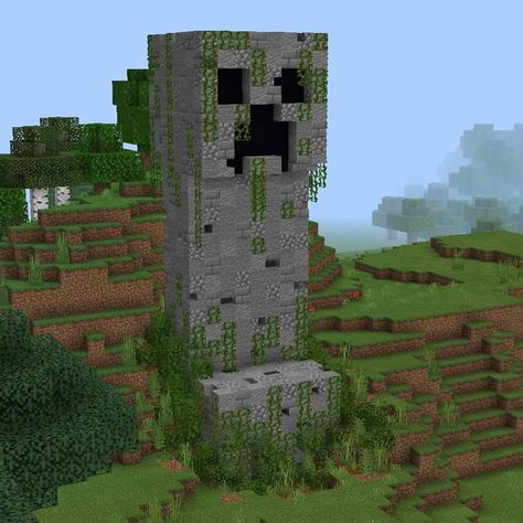 Creeper House Minecraft, Cool Minecraft Builds Big, Minecraft Building Statue, Minecraft Creeper Build, Minecraft Statue Builds, Minecraft Creeper Statue, Statue Ideas Minecraft, Minecraft Statues Ideas, Statue Minecraft Ideas