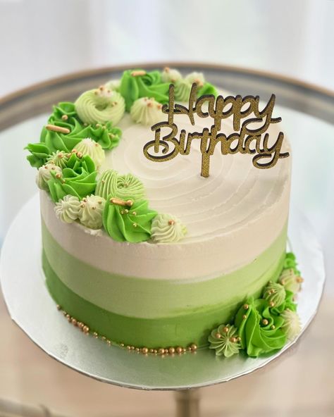 Green Cake For Men, Green Colour Cake, Green And Yellow Cake, Green Birthday Cakes, Cakes Design, Happy Birthday Decor, Cake Decorating For Beginners, Green Cake, Birthday Post