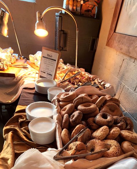 Bagel Station, Bagel Packaging, Bagel Basket, Bagel Display, Breakfast Bagels, Apple Danish, Bagel Bar, Cheese Bagels, Mini Bagels