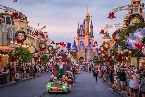 Magic Kingdom Christmas, Disneyland Parade, Disney World Aesthetic, Disneyland Christmas, Disney Tourist Blog, Disney World Christmas, Disney World Tickets, Very Merry Christmas Party, Christmas Guide