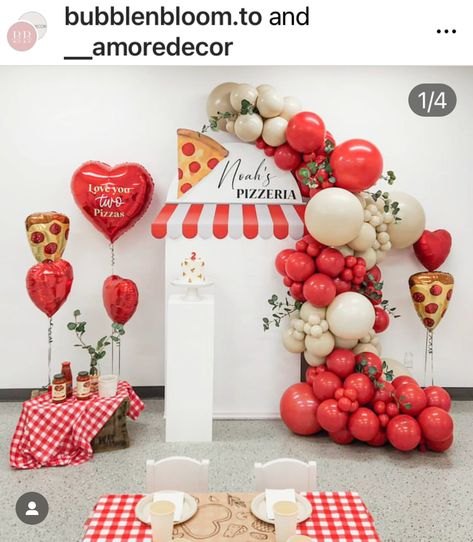 Pizza Birthday Theme, Italian Balloon Decor, Pizza Party Display Ideas, Pizza Party Birthday Ideas, Italian Balloon Arch, Pizzeria Birthday Party, Food Themed First Birthday Party, Pizza Themed Desserts, Pizza Balloon Garland