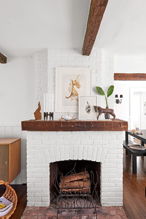 Nothing says cozy quite like a brick fireplace. Create a focal point in your home with our best brick fireplace design ideas. White Brick Fireplace Decor, Brick Fireplace Design, Brick Fireplace Ideas, Fireplace Design Ideas, Red Brick Fireplaces, White Brick Fireplace, Cottage Fireplace, Simple Fireplace, Wooden Mantle