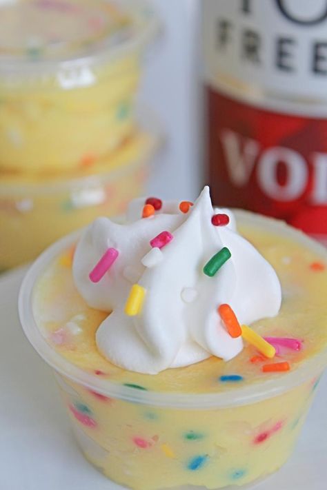 Birthday Cake Pudding Shots! How To Make Pudding Shots – EASY & BEST Vodka Shot Recipe Vodka Pudding Shots, Birthday Cake Pudding Shots, Cake Pudding Shots, Birthday Cake Pudding, Vanilla Pudding Shots, How To Make Pudding, Birthday Cake Shots, Pudding Shot Recipes, Shots Alcohol Recipes