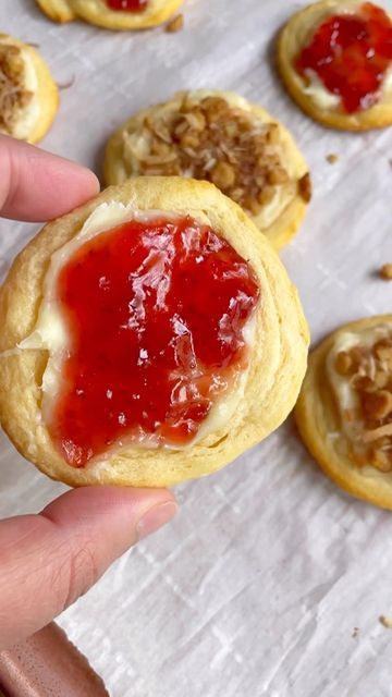 Genien on Instagram: "Crescent roll cookies Follow @genie_cooks for more. What recipe do you want to see next? 4oz cream cheese 1/2 tsp vanilla 3 tbs powdered sugar 1 pack refrigerated crescent roll dough Topping Your favorite jam Or combine: 1 cup chopped walnuts 1/2 cup sweetened shredded coconut 2 tbs sugar 1 tbs cinnamon Cut crescent dough into half inch thick slices(do not unroll!) Place on a parchment lined sheet pan and press cookies flat. In a bowl combine cream cheese, vanilla a Crescent Roll Cookies, Press Cookies, Crescent Roll Recipes Dessert, Crescent Roll Dessert, Danish Cookies, Crescent Dough Sheet, Croissant Roll, Crescent Cookies, Cream Cheese Topping