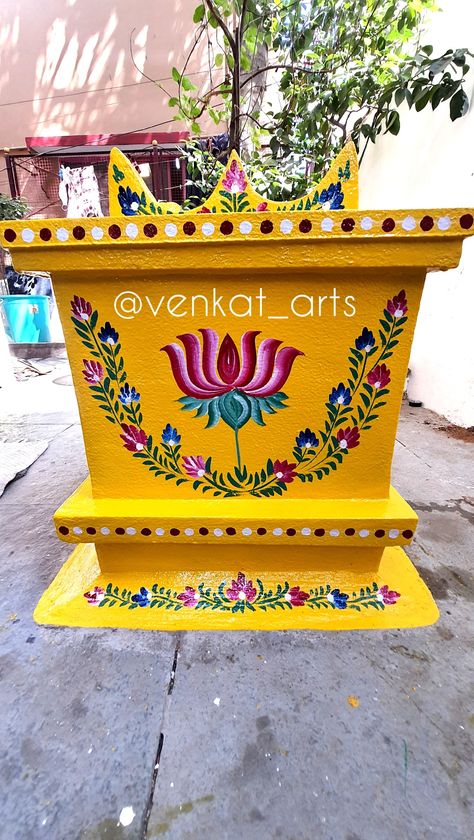 Tulsi Painting Design, Tulsi Pot Decoration Ideas, Tulsi Pot Design Traditional, Tulsi Pot Design Painting, Tulsi Painting, Tulsi Pot Painting Ideas, Tulsi Pot Design, Tulasi Pot Designs Painting, Kadapa Designs