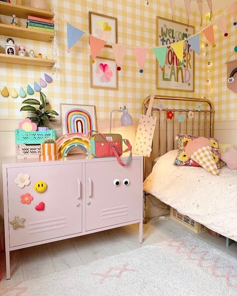 Kindergarten Girl Bedroom Ideas, Colorful Kids Bedroom, Bright Kids Room, Kids Bedroom Makeover, Eclectic Kids Room, Happy Energy, Girl Room Inspiration, Kids Rooms Inspo, Toddler Bedroom Girl