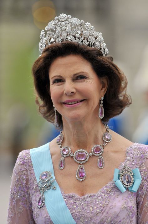 Queen Of Sweden, Royal Crown Jewels, Swedish Royalty, Royal Crowns, Princess Victoria Of Sweden, Royal Tiaras, Estilo Real, Princess Madeleine, Queen Silvia