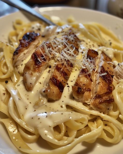 Italian Pasta With Chicken, Best Freeze Dried Food, Chicken Fettuccine Alfredo, Chicken Fettuccine, Pasta Water, Fettuccine Pasta, Pasta Dinner Recipes, Fettuccine Alfredo, Alfredo Pasta