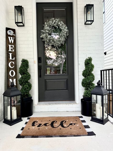 Modern Farmhouse, black and white design, minimalist, minimalism, boxwood trees, buffalo plaid, lanterns Veranda Design, Small Porch Decorating, Black Front Door, Doorway Decor, House Front Porch, Outdoor Entryway, Black Front Doors, Front Porch Design, Small Front Porches