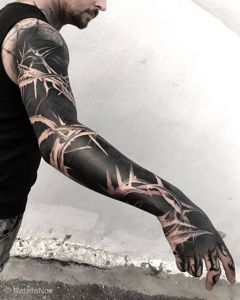 Black Out Tattoo, Voll Arm-tattoos, Black Sleeve Tattoo, Thorn Tattoo, Tattoo Band, Blackout Tattoo, Full Arm Tattoos, Muster Tattoos, Tattoo Cover Up