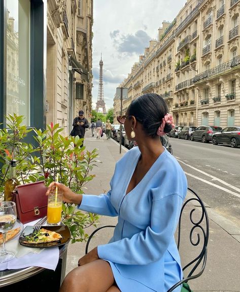 blue set 🦋 credit: @oumoul_sali Luxury Blue Relaxed Fit Sets, Eating Poses, Blue Outfit Aesthetic Black Woman, Greece Black Women, Black Women Traveling Aesthetic, Black Women Blue Aesthetic, Graceful Woman, Casual Vacation Outfits, Cheer Poses