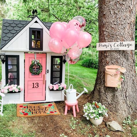 @chasingquinndesign shared a photo on Instagram: “Remi’s cottage is finally done! We revealed it to her on her birthday, and she’s in heaven! It was quite a project, that took a LOT of time…” • Jun 15, 2020 at 2:10pm UTC Playhouse Porch Ideas, Kidkraft Lakeside Bungalow Playhouse, Playhouse Flower Bed, Fairy Cottage Playhouse, Custom Playhouse Backyard, Kids Playhouse Decorating Ideas, Playhouse Decorating Ideas Outdoor, Playhouse Outdoor Decor, Decorating A Playhouse