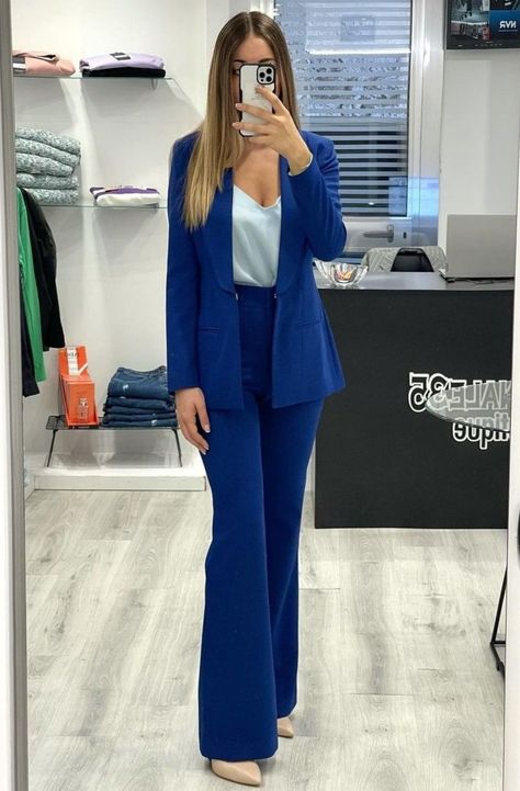 [Promotion] 56 Great Navy Blue Suit Women Graduation Tricks To Find Out Quickly #navybluesuitwomengraduation Royal Blue Womens Suit, Electric Blue Suit Woman, Blazer Outfits Graduation, Navy Blue Suit Women Work Outfits, Blue Formal Outfit, Blue Womens Suit, Blue Suit Women, Dinner Outfits For Women, Graduation Outfits For Women