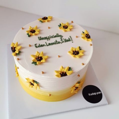 Sunflower Birthday Cakes, Buttercream Birthday Cake, Cactus Cake, Birthday Cake For Mom, Simple Cake Designs, Funny Birthday Cakes, Mini Cakes Birthday, Birthday Cakes For Women, Simple Birthday Cake