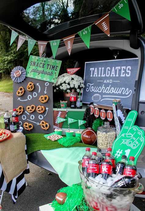 Tailgate Display Ideas, Tailgate Booth Ideas, Tailgate Decorating Ideas Football, Senior Tailgate Ideas, Chili Tailgate Ideas, Uga Tailgate Decor, Tailgating Decorating Ideas, Tailgate Table Decorations, School Booth Ideas