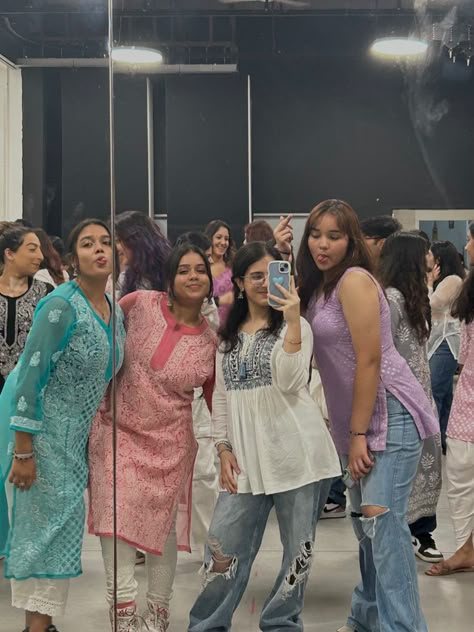 Desi Casual, Dance Workshop, Indian Dance, Desi Clothes, Desi Aesthetic, Quick Outfits, Desi Style, Set Style, Bottle Painting