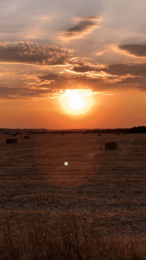 Sunset Phone Wallpaper, Office Mudroom, Southern Aesthetic, Pocket Office, Country Sunset, Mudroom Laundry, Country Backgrounds, Country Photography, Office Details