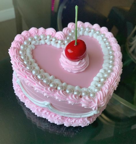 Cake Jewelry Box, Pink Heart Cake, Cake Boxes Diy, Heart Cake Design, Cake Jewelry, Cake Earrings, Heart Shaped Cake, Cookie Crunch, Accessory Holder