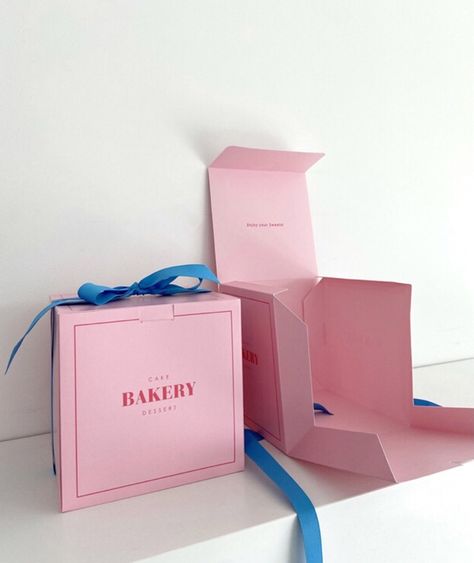 CAKE BOX 0173 (2) Patisserie, Unique Cake Packaging, Cake Box Design Creative, Cake Box Design Packaging Ideas, Cake Boxes Design, Cheesecake Packaging Ideas, Bakery Box Design, Cake Box Packaging Design, Cake Box Ideas