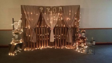 Country Prom Theme Ideas, Boho Prom Theme Ideas, Country Theme Prom, Simple Prom Decoration Ideas, Simple Prom Themes, Rustic Romance Prom Theme, Rustic Prom Decor, Countryside Cabin Prom Theme, Western Prom Theme Decorating Ideas