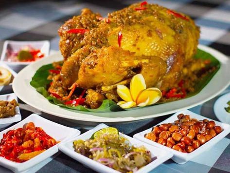 Ayam Betutu, Bali Food, Indonesian Cuisine, Indonesian Food, Culinary Recipes, Hearty Soups, Flavorful Recipes, Balinese, Home Cooking