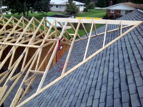 Tying in New Garage roof to old garage roof - DIY Chatroom Home Improvement Forum Patio Pictures, Garage Floor Paint, Garage Roof, Framing Construction, New Garage, Porch Addition, Building A Porch, Porch Roof, Garage Remodel