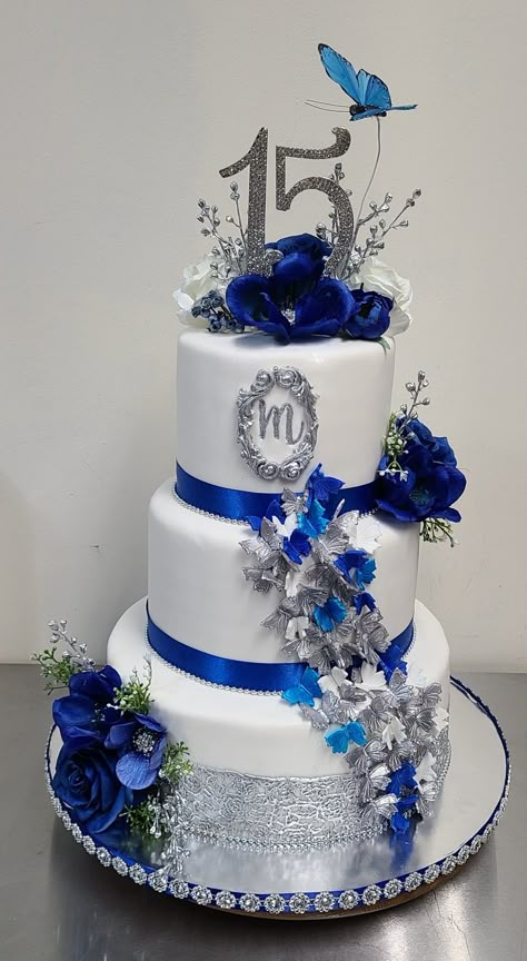 Royal Blue Quinceanera Decorations, Royal Blue Quinceanera Theme, Blue Quinceanera Ideas, Quince Theme Ideas, Blue Quinceanera Theme, Royal Blue Cake, Royal Blue Quinceanera, Quince Cakes, Blue Sweet 16