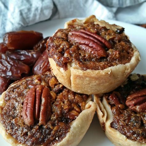 Date Tart Recipes, Pecan Pie Cake Recipe, Pie Cake Recipe, Pecan Pie Cake, Cake Recipe Easy, Bars Chocolate, Pecan Tarts, Leftover Dough, Chocolate Pecan Pie