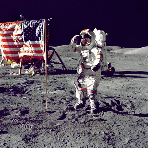 4 Nylon pieces that made — or are about to make — history - Econyl Neil Armstrong, The Moon, Moon