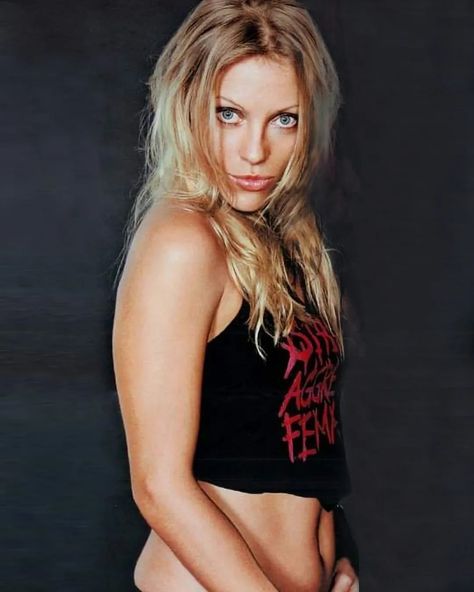 Angela Gossow 🌹 📸❔ "Every heart sings an incomplete song until another heart whispers to it." . . . #angela_gossow #thegossow #angelagossow #archenemyofficial #archenemy #angelagossow #angelagossowmetal Angela Gossow, Arch Enemy, Heavy Metal