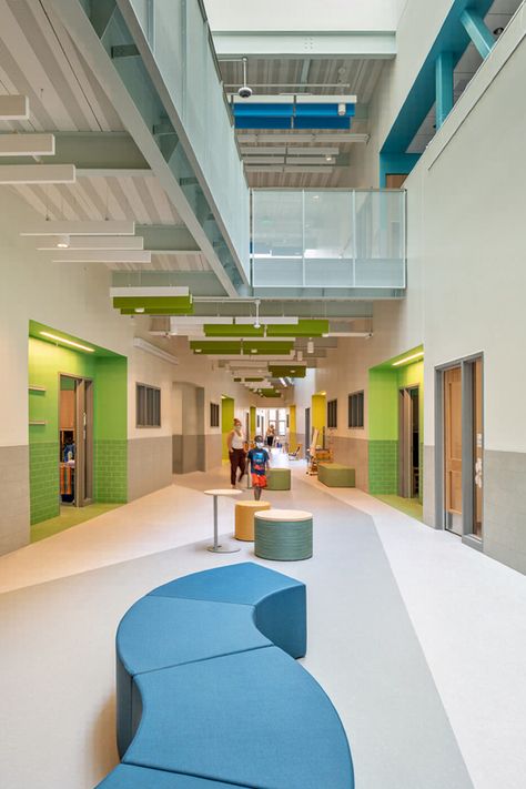 Hildreth Elementary School - Arrowstreet Elementary School Architecture, School Floor, Daycare Design, School Interior, Lobby Design, Architecture Design Concept, Outdoor School, School Furniture, Library Design