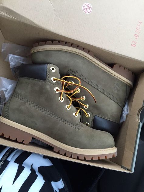 Green Timbs Winter Inspo, Car Drawings, Men's Wear, Timberland Boots, Style Inspiration, Boots, Sneakers, Drawings, Green