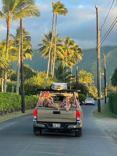 Beachy Surf Aesthetic, Nature Aesthetic Style, Summer Aesthetic Road Trips, Hawaii Shopping Aesthetic, Vision Board Tropical, Beachy Tropical Aesthetic, Jeep In Hawaii, Vintage Hawaii Photos, Life Is Beautiful Pictures