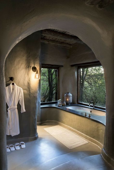 African House, Earthship Home, African Interior, Mud House, Casa Country, Cob House, Earth Homes, Bath Room, Dream House Interior