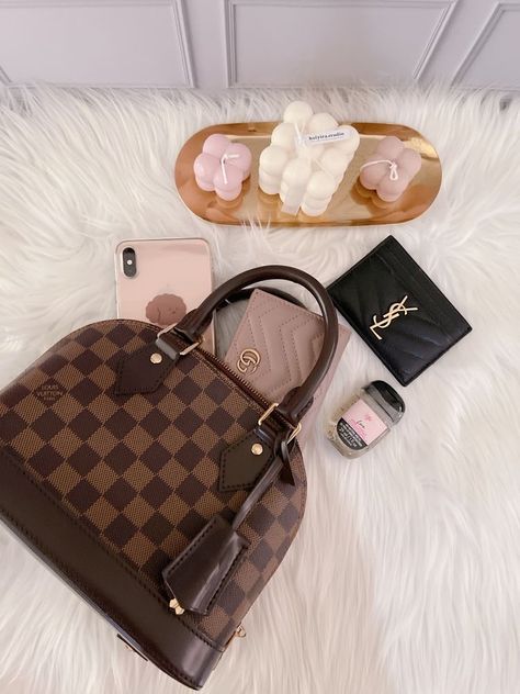 Louis Vuitton Alma Bb Damier, Classic Louis Vuitton Handbags, Alma Bb Louis Vuitton Outfit, Alma Bb Louis Vuitton, Vuitton Bag Outfit, Louis Vuitton Outfits Women, Louis Vuitton Makeup Bag, Alma Louis Vuitton, Louis Vuitton Aesthetic