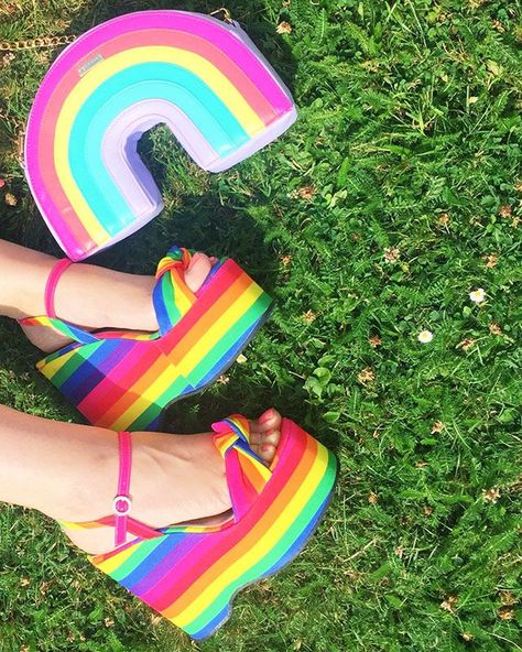 Mode Kawaii, Rainbow Shoes, Kawaii Shoes, Rainbow Outfit, Pride Outfit, Rainbow Fashion, J Fashion, Lgbt Pride, Crazy Shoes