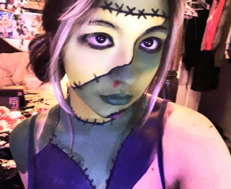 Emo Zombie Makeup, Zombiecore Outfits, Emo Costume Ideas, Halloween Costumes Emo, Cute Zombie Makeup, Zombie Costume Ideas, Zombie Makeup Ideas, Emo Zombie, Emo Costume