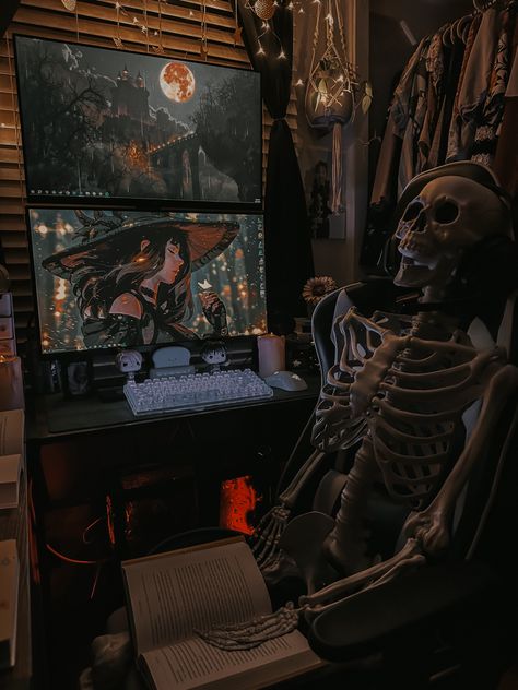 Aesthetic Streaming Room, Goth Gaming Setup Aesthetic, Victorian Gaming Setup, Cozy Streamer Setup, Horror Themed Gaming Setup, Goth Computer Setup, Gothic Computer Setup, Horror Pc Setup, Gothic Gaming Room