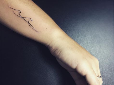 Simple Wave Tattoo, Tattoos Simple, Simple Tattoos For Guys, Small Tats, Wave Tattoo, Ocean Tattoos, Friendship Tattoos, Sketch Tattoo Design, Line Art Tattoos