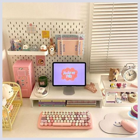 Cute Organized Desk, Asthetic Desk Ideas, Danish Desk Aesthetic, Desk Mat Pastel, Aethstetic Desk Ideas, Cute Desk Storage, Desk Cute Ideas, Organized Desk Ideas, Pretty Desk Ideas