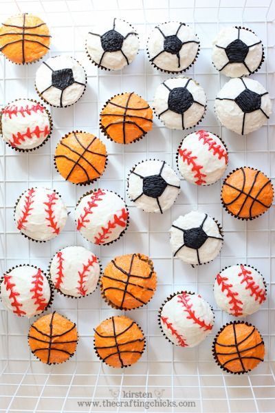 Ball Theme Cupcakes, Sports Cupcakes, Sport Cupcakes, Sports Theme Birthday, Diy Cupcake, Sports Birthday Party, Sport Cakes, Diy Cupcakes, Ball Birthday