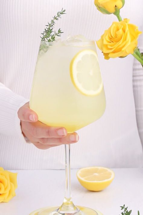 Non-Alcoholic Limoncello Spritz Spritz Mocktail, Bar Architecture, Summer Mocktail, Summer Mocktails, Easy Mocktails, Mocktail Bar, Limoncello Spritz, Cocktail Inspiration, Easy Mocktail Recipes